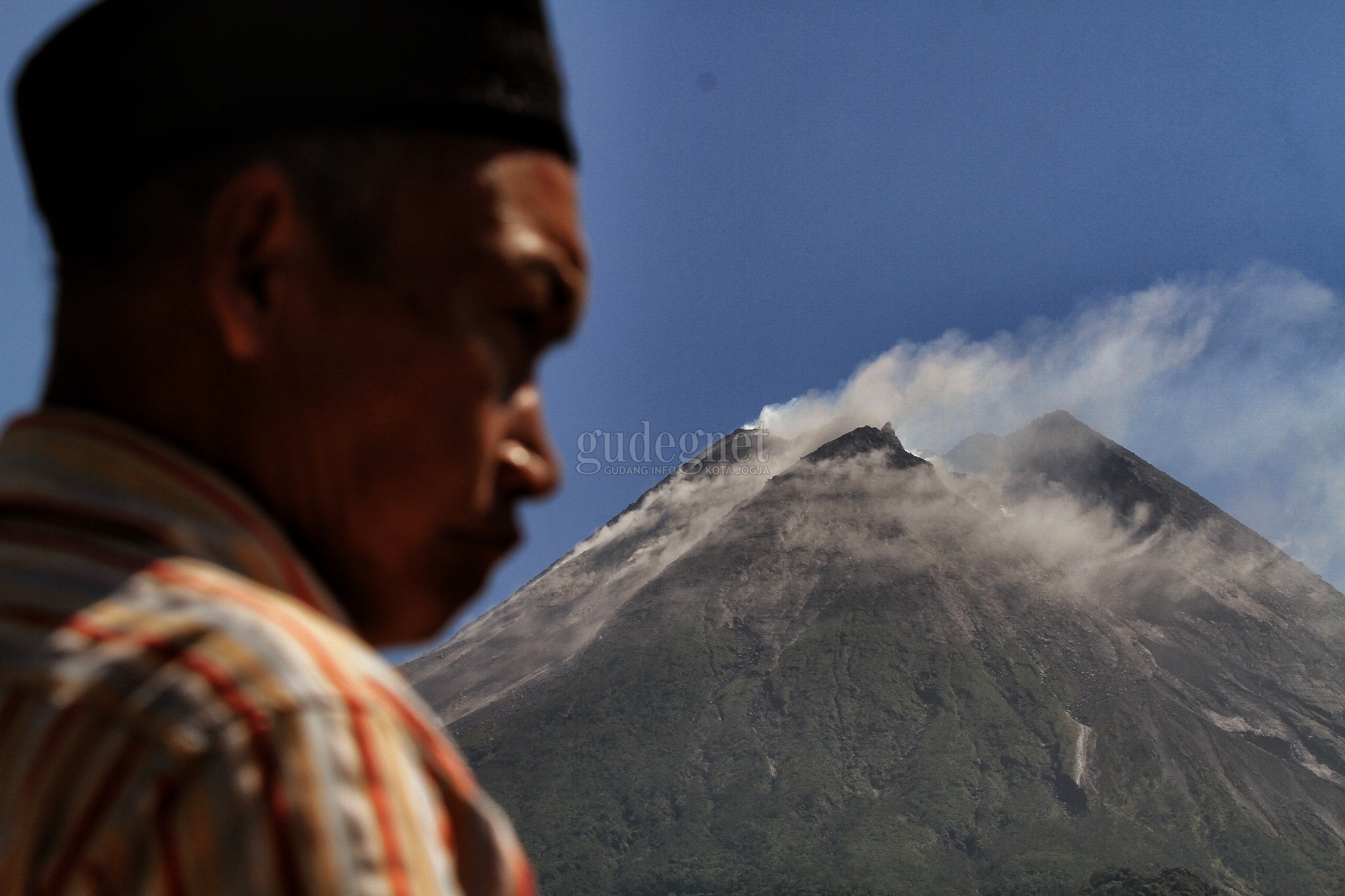 Jelang Malam, Merapi Muntahkan Dua Kali Awan Panas Jelang Malam, Merapi Muntahkan Dua Kali Awan Panas