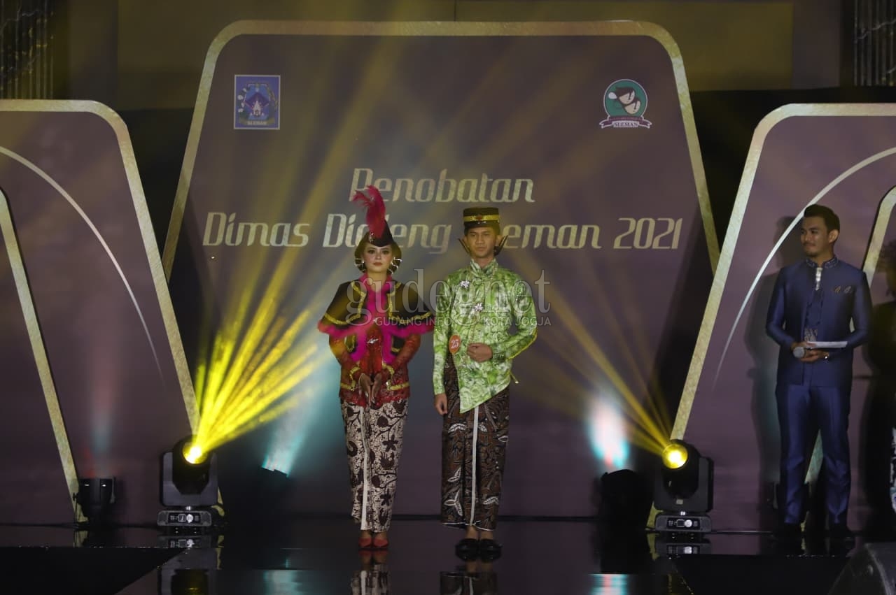 Ibnu Azzulfa dan Katarina Almanda Dinobatkan Sebagai Dimas Diajeng Sleman Ibnu Azzulfa dan Katarina Almanda Dinobatkan Sebagai Dimas Diajeng Sleman