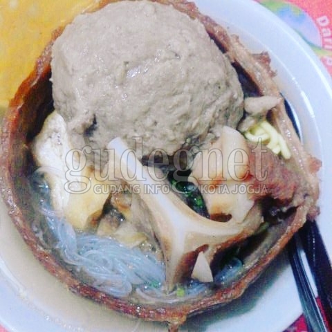 Mencicipi Uniknya Bakso Mangkok Beranak Mencicipi Uniknya Bakso Mangkok Beranak