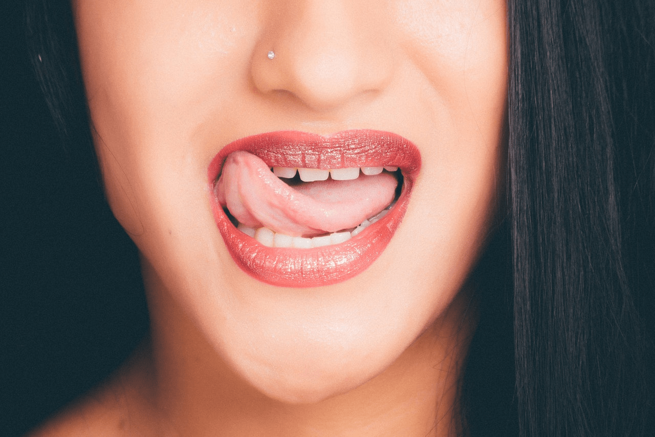 Tips Mengatasi Bibir Kering Saat Berpuasa Tips Mengatasi Bibir Kering Saat Berpuasa