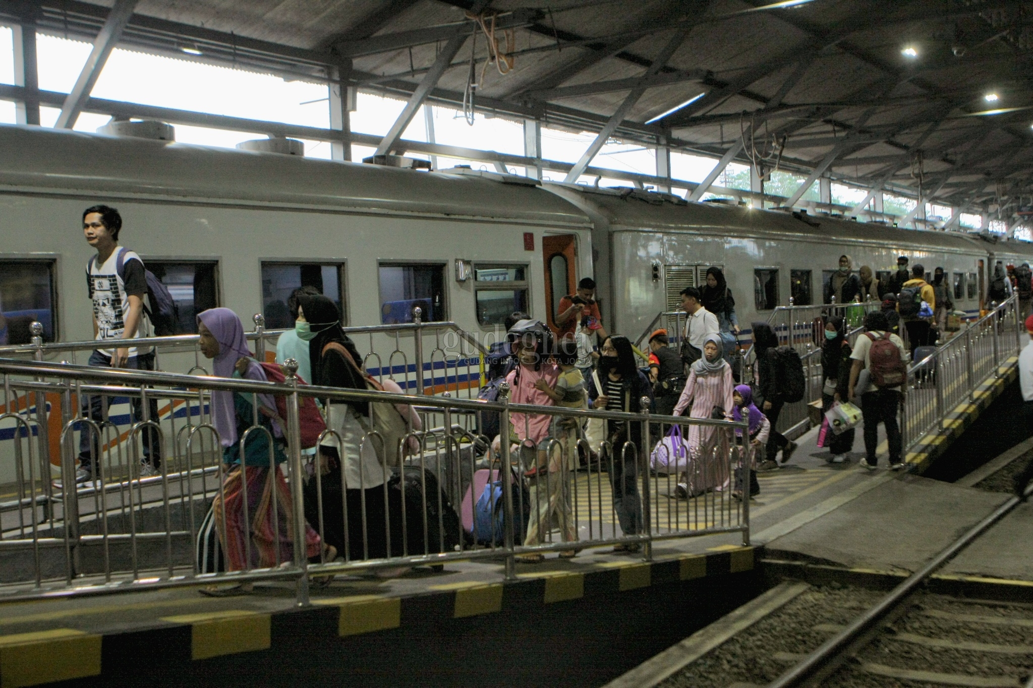Mudik Dilarang Untuk Cegah Mobilitas dan Klaster Lebaran Mudik Dilarang Untuk Cegah Mobilitas dan Klaster Lebaran