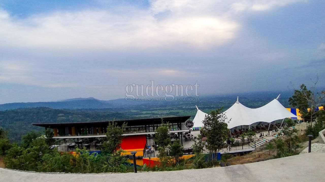 Obelix Hills, Destinasi Baru Para Pemburu Senja Obelix Hills, Destinasi Baru Para Pemburu Senja