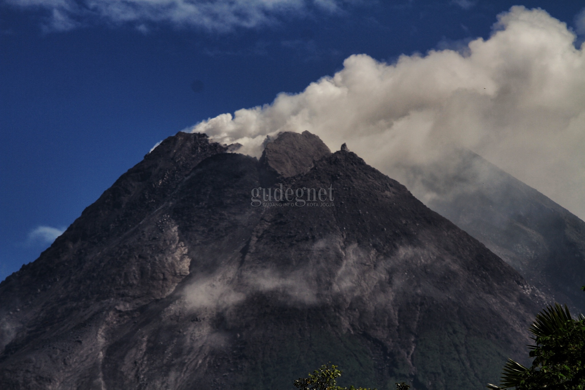 Merapi Luncurkan Awan Panas, Jarak Luncur 3.000 Meter Merapi Luncurkan Awan Panas, Jarak Luncur 3.000 Meter