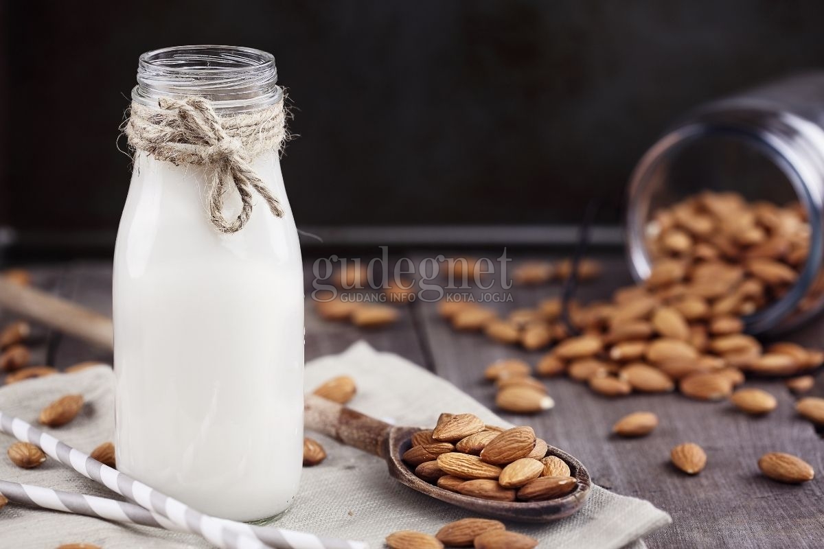 Cara Membuat Susu Almond Enak dan Sarat Gizi Cara Membuat Susu Almond Enak dan Sarat Gizi