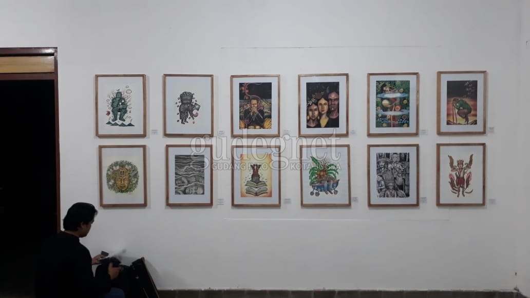 Alim Bakhtiar Pamerkan Lebih dari 30 Ilustrasi Buku dalam 'Wajah Buku' Alim Bakhtiar Pamerkan Lebih dari 30 Ilustrasi Buku dalam 'Wajah Buku'