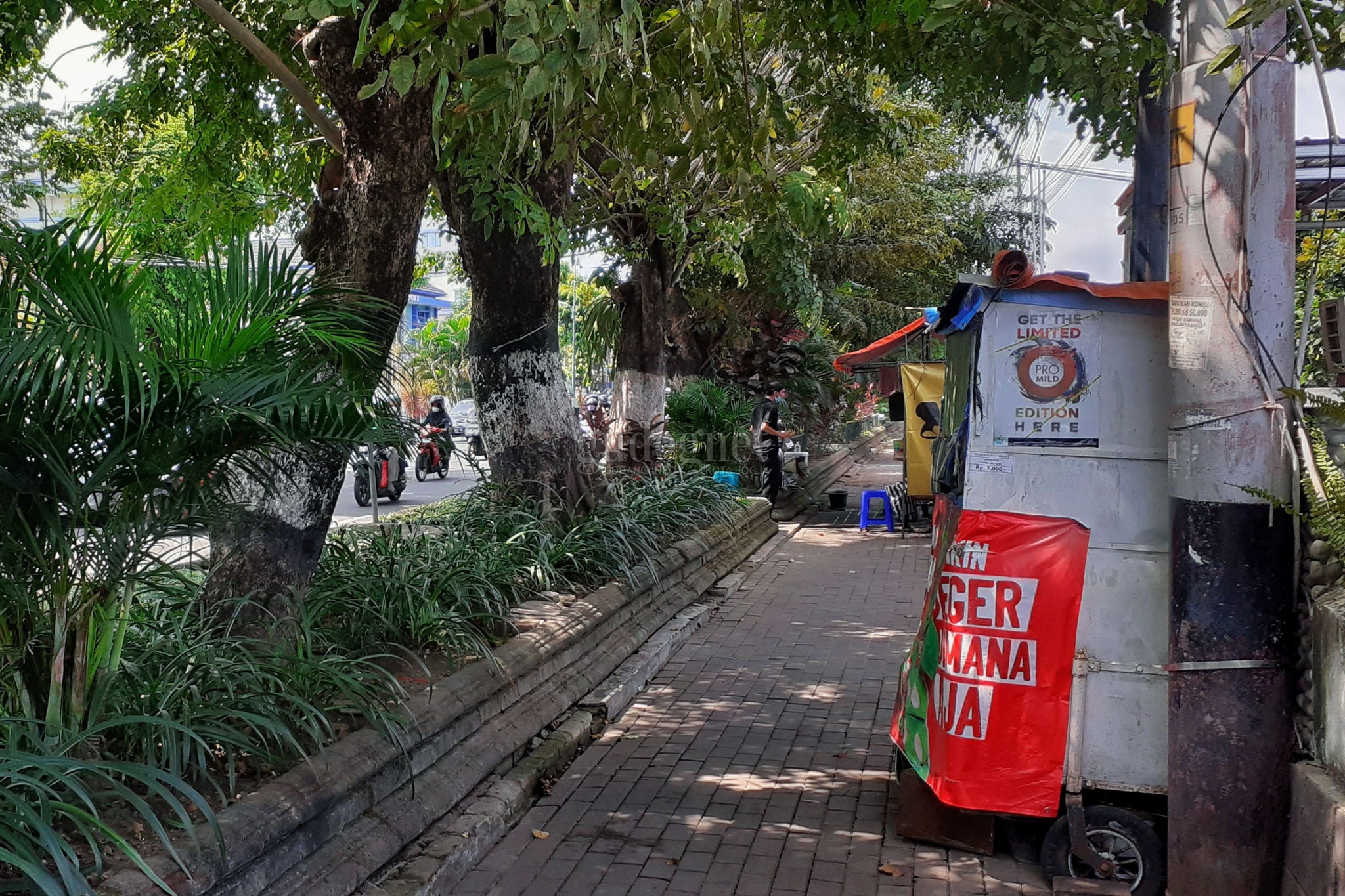 PKL Jalur Pedestrian Galeria-Gramedia Direlokasi di Dua Lokasi PKL Jalur Pedestrian Galeria-Gramedia Direlokasi di Dua Lokasi