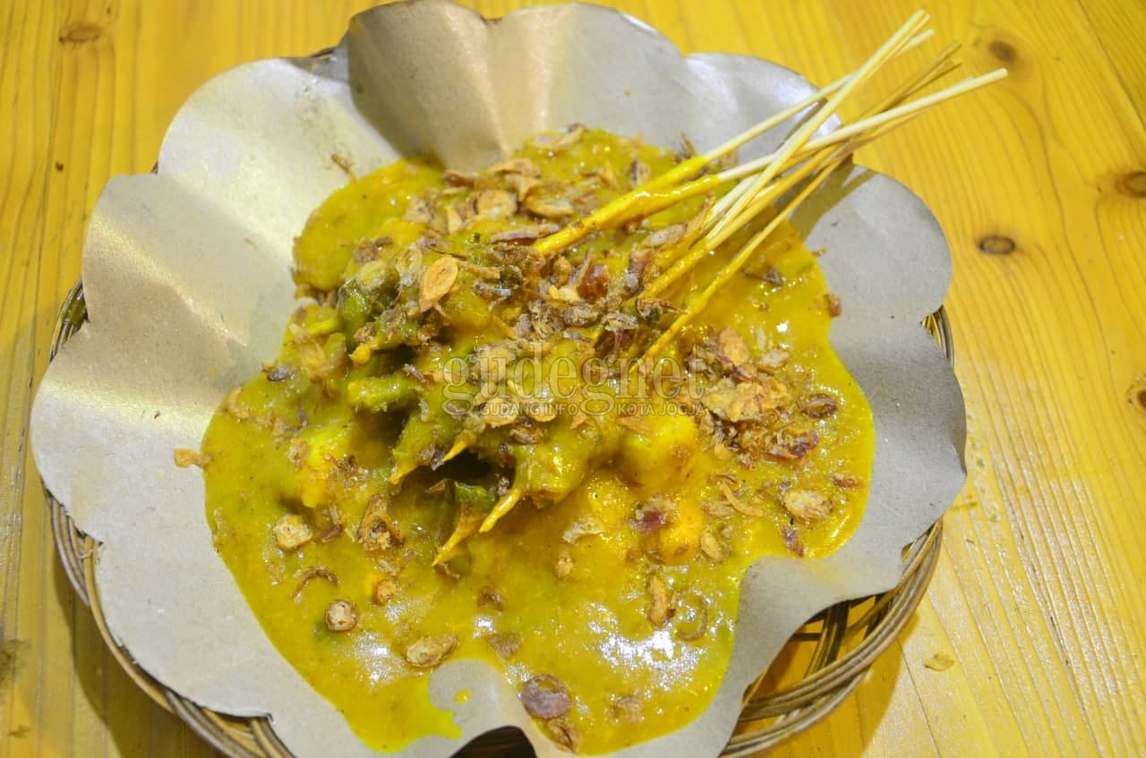 Goyang Lidah dengan Sate Padang 'Sate Otentik' Goyang Lidah dengan Sate Padang 'Sate Otentik'