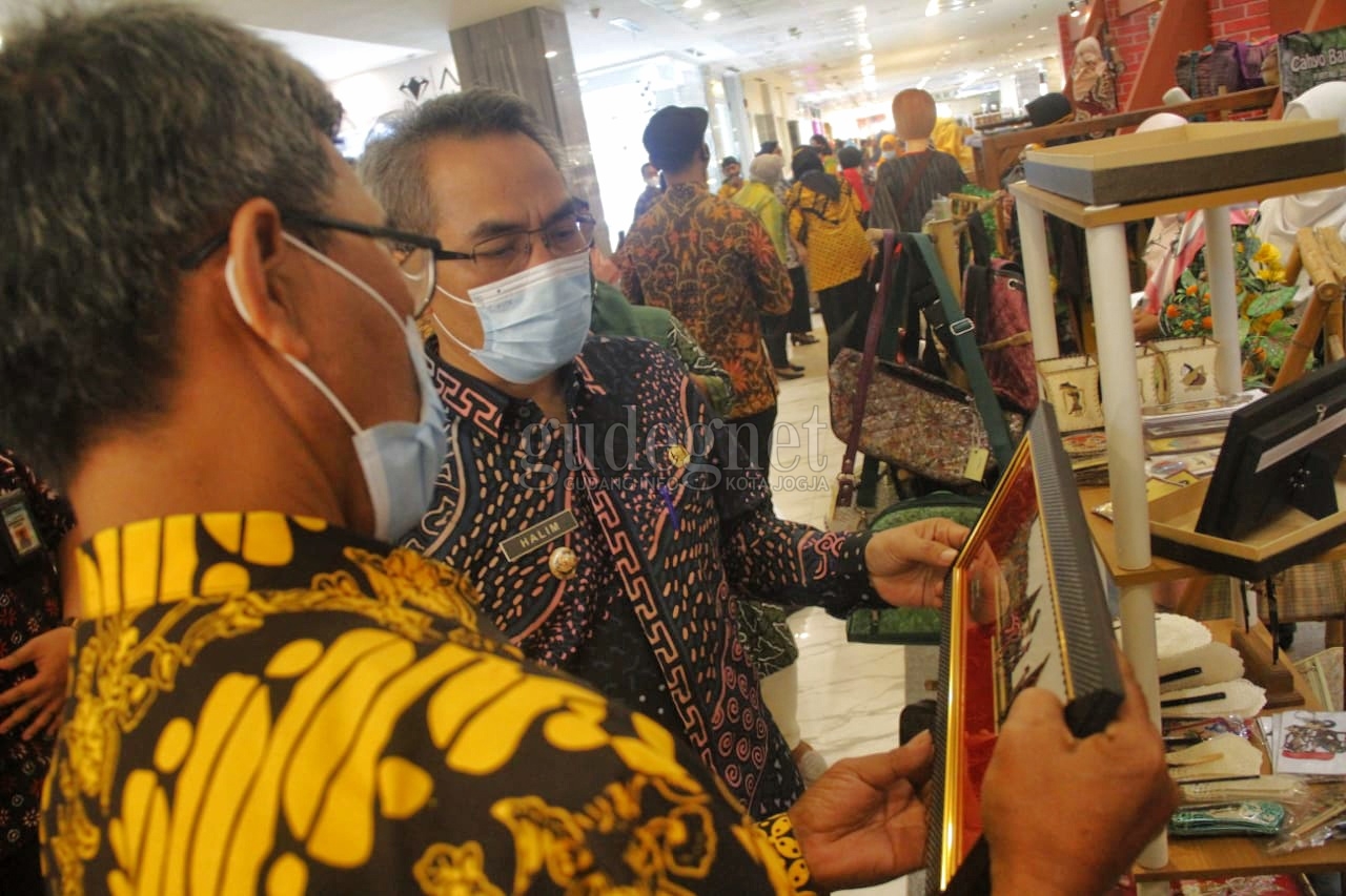 Pulihkan Ekonomi, Pemkab Bantul Gelar Produk Industri Kreatif 2021 Pulihkan Ekonomi, Pemkab Bantul Gelar Produk Industri Kreatif 2021
