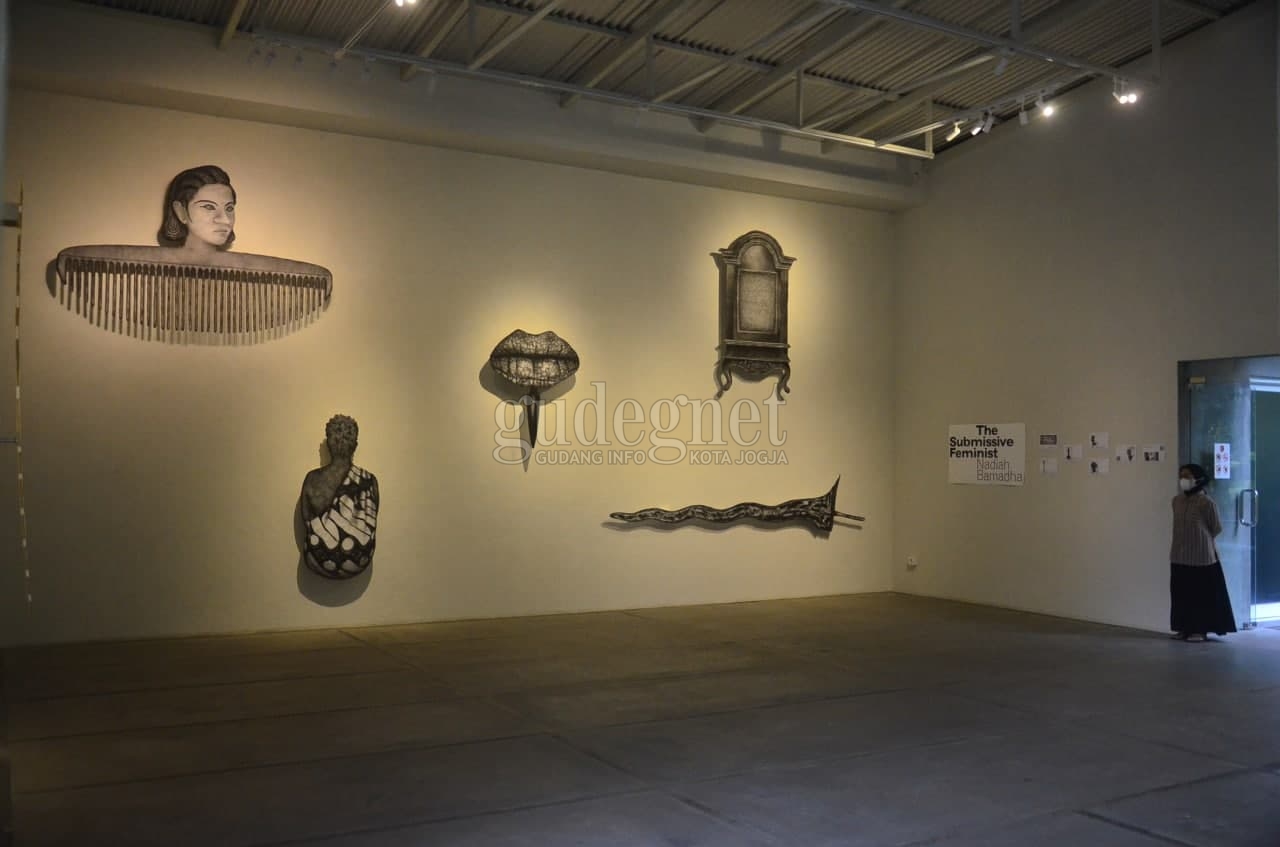 Nadiah Bamadhaj Gelar Pameran 'The Submissive Feminist' Nadiah Bamadhaj Gelar Pameran 'The Submissive Feminist'