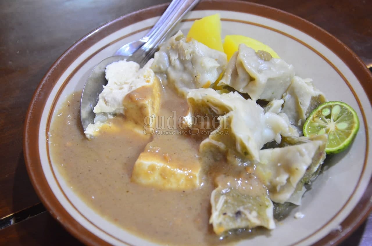 Mencicipi Nikmatnya Siomay Kang Is Mencicipi Nikmatnya Siomay Kang Is