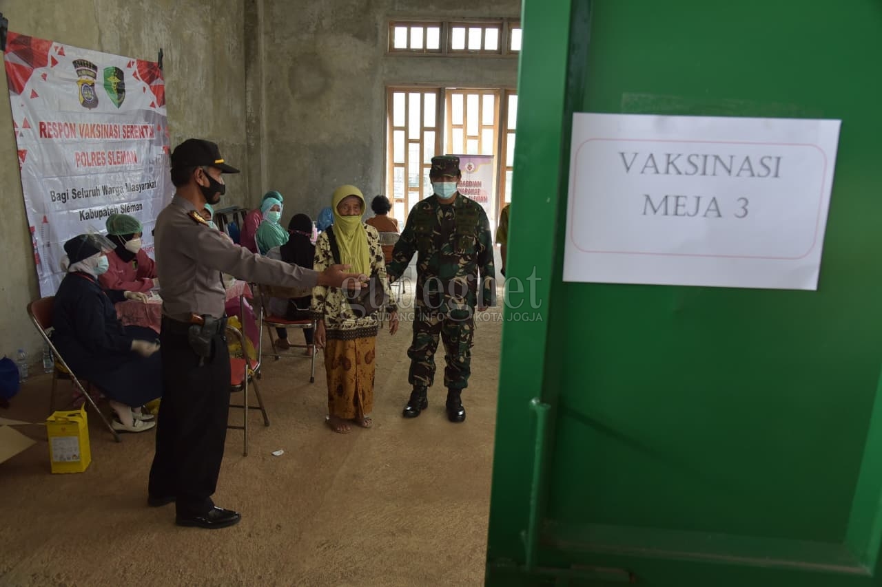 Ribuan Pedagang Pasar Sleman Ikuti Vaksinasi Ribuan Pedagang Pasar Sleman Ikuti Vaksinasi