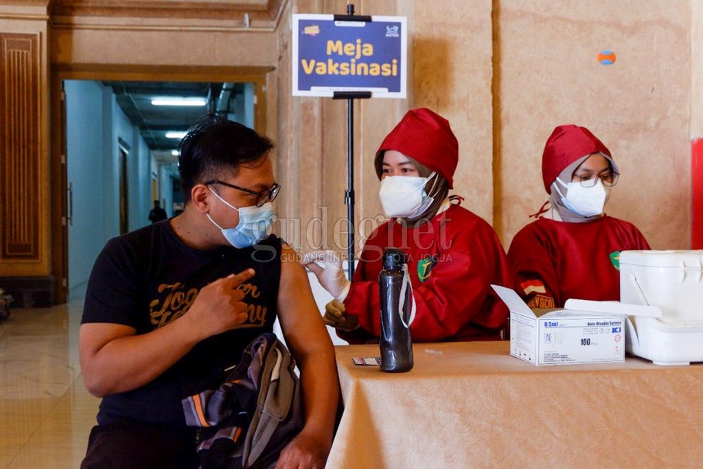 Dukung Vaksinasi Nasional TNI-Polri, SCH Jadi Tuan Rumah Vaksinasi Massal Dukung Vaksinasi Nasional TNI-Polri, SCH Jadi Tuan Rumah Vaksinasi Massal