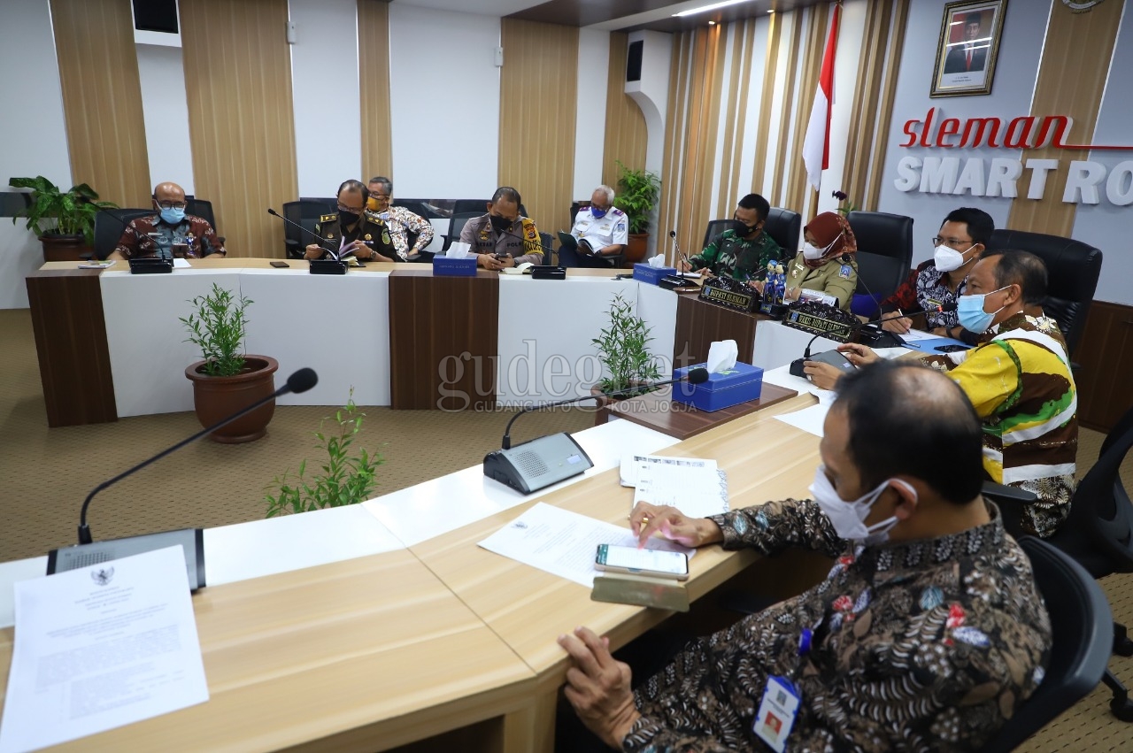 Ratusan Pelanggaran Terjadi di Sleman Pada Minggu Pertama PPKM Darurat Ratusan Pelanggaran Terjadi di Sleman Pada Minggu Pertama PPKM Darurat