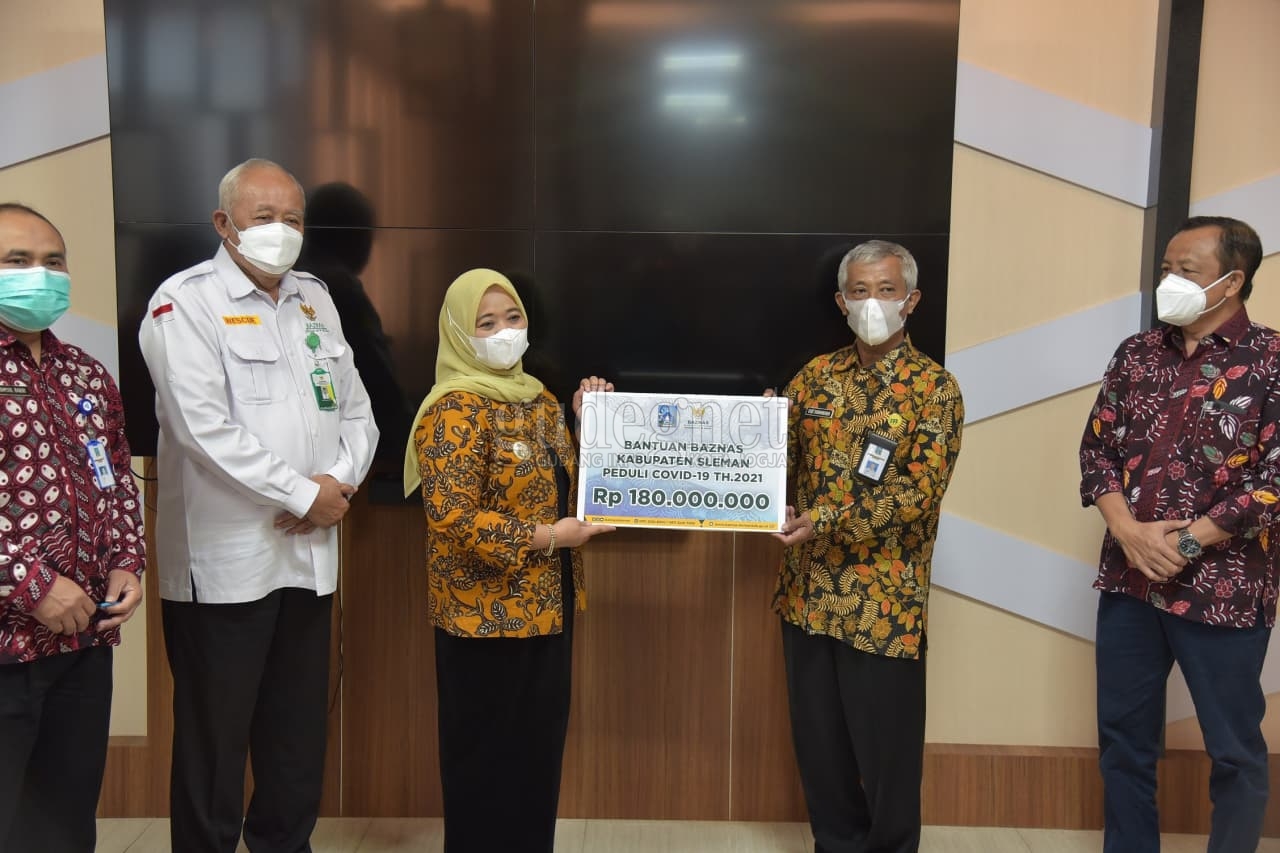 Pemkab Sleman Serahkan Bantuan Sembako untuk Warga yang Isoman Pemkab Sleman Serahkan Bantuan Sembako untuk Warga yang Isoman