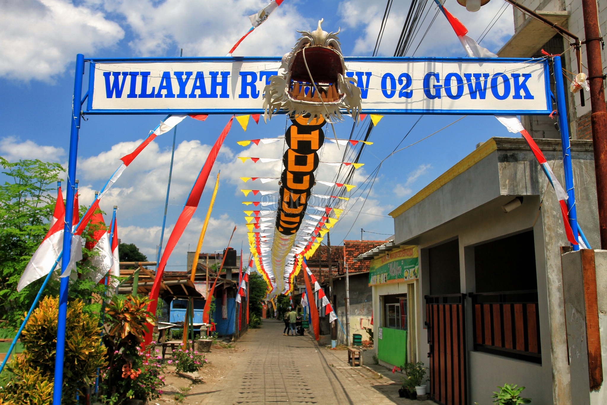 Peringati HUT Ke-76 RI, Kampung Ini Pasang Naga 150 Meter Peringati HUT Ke-76 RI, Kampung Ini Pasang Naga 150 Meter