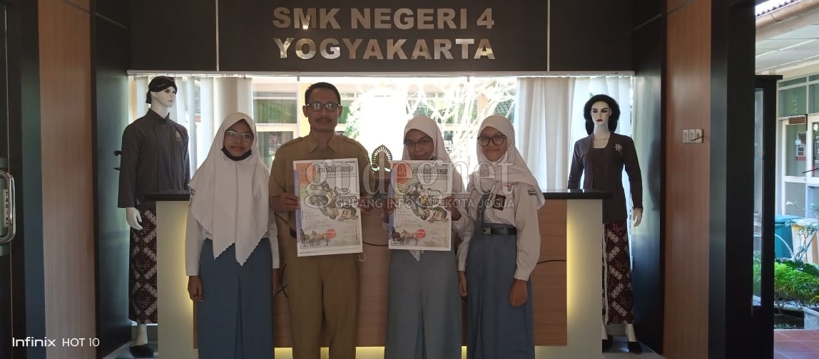 Tabloid 'CaraKita': Cara Remaja Berbagi Cerita Menggunakan Aksara Jawa Tabloid 'CaraKita': Cara Remaja Berbagi Cerita Menggunakan Aksara Jawa