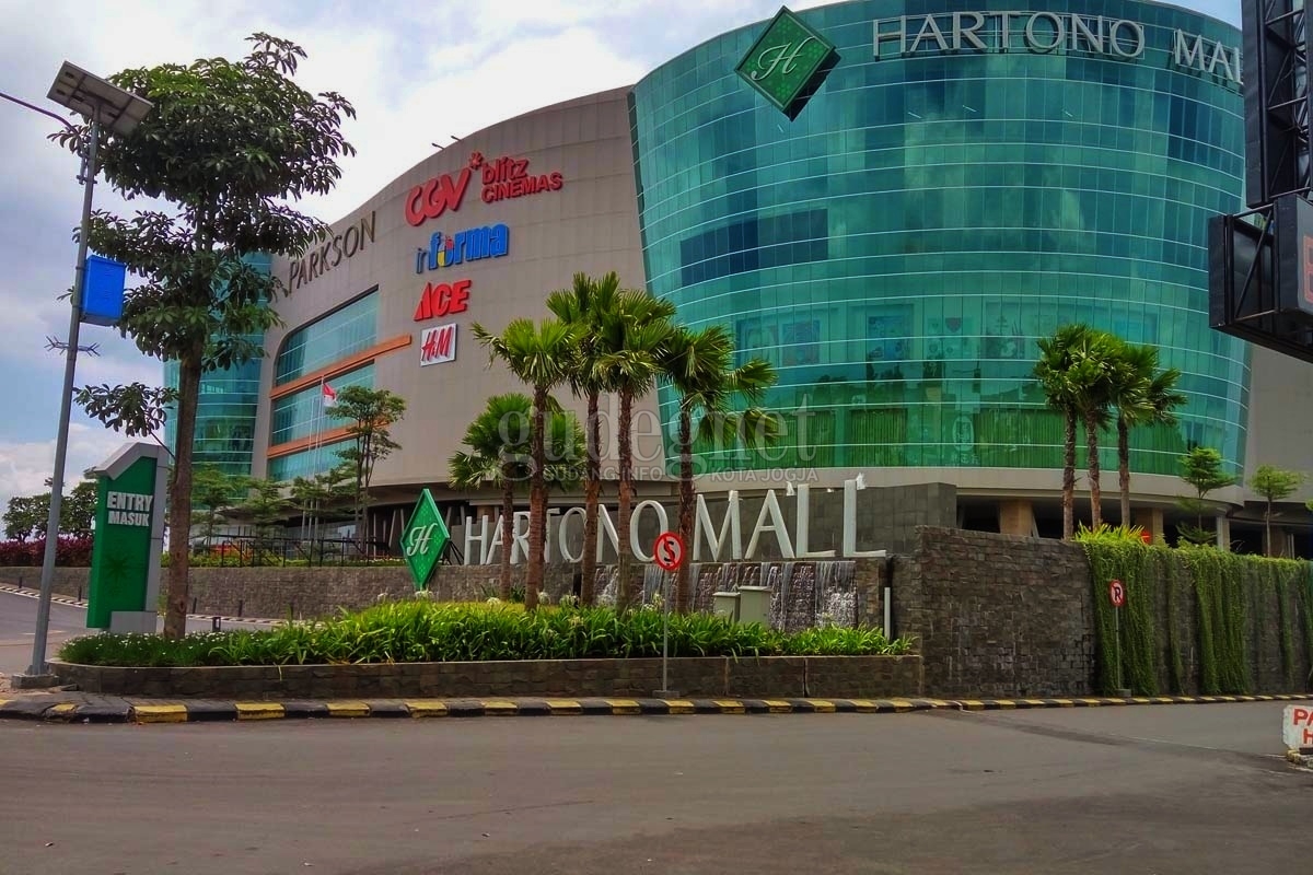 Pengunjung Mal dan Restoran Wajib Gunakan Aplikasi Peduli Lindungi Pengunjung Mal dan Restoran Wajib Gunakan Aplikasi Peduli Lindungi
