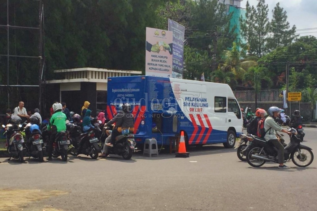 Polres Sleman Beri Dispensasi Perpanjangan SIM Polres Sleman Beri Dispensasi Perpanjangan SIM