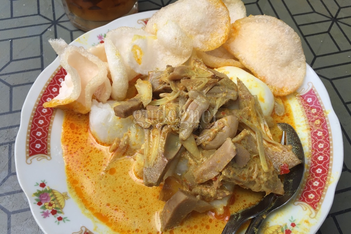 Sarapan Nikmat di Lontong Sayur Uda Asdi Sarapan Nikmat di Lontong Sayur Uda Asdi