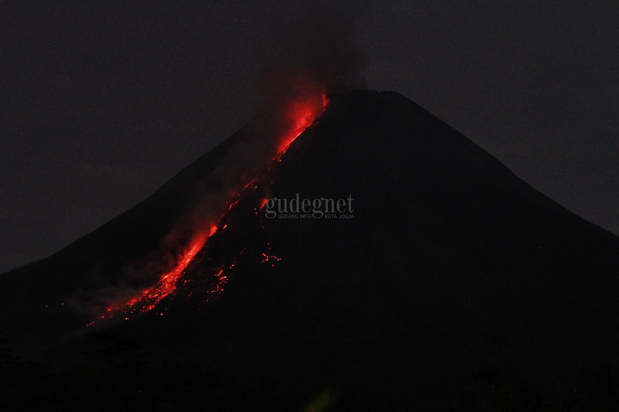 Merapi Masuk Fase Ekstrusi, Warga Diminta Waspada Merapi Masuk Fase Ekstrusi, Warga Diminta Waspada