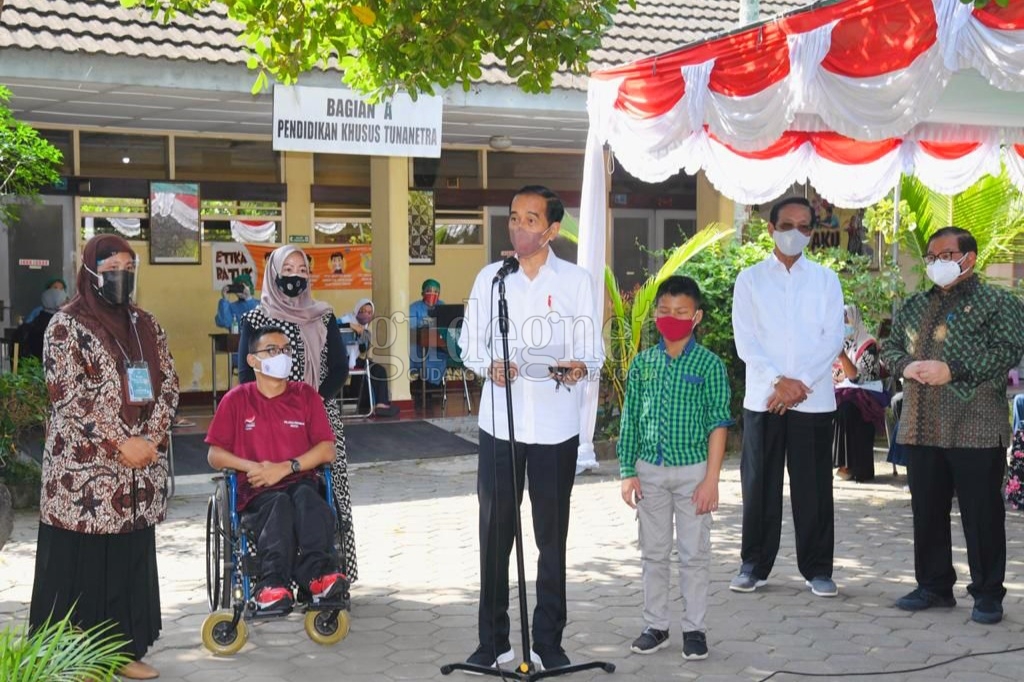 Jokowi Siapkan Masa Transisi Covid dari Pandemi ke Endemi Jokowi Siapkan Masa Transisi Covid dari Pandemi ke Endemi