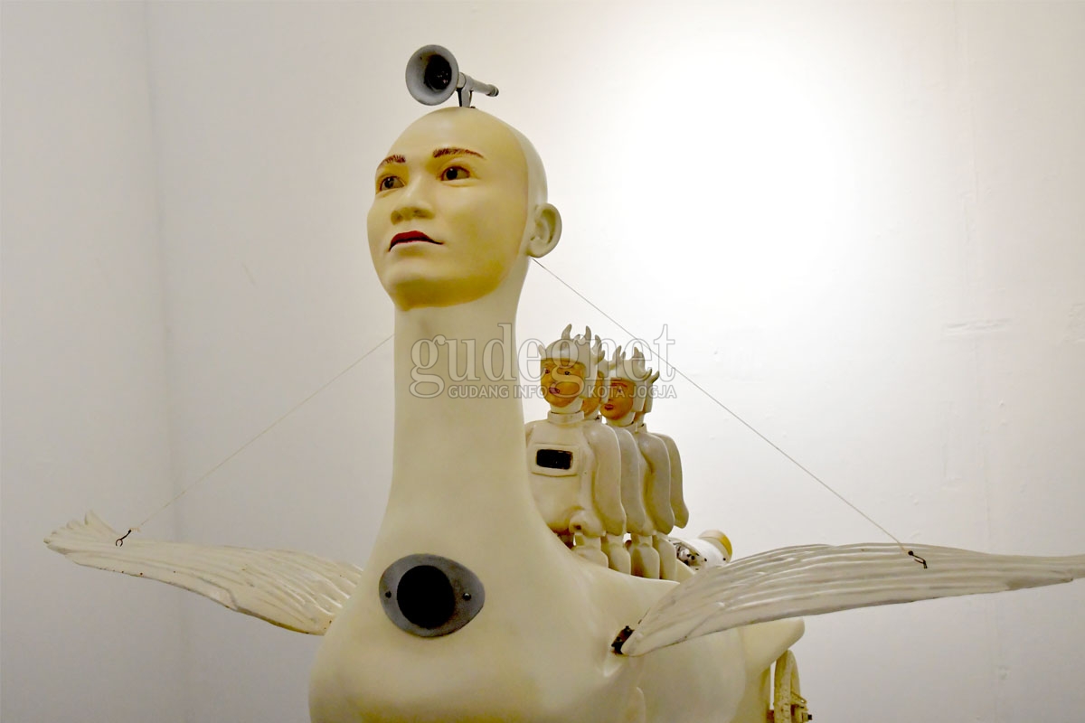 ''Phantasmagoria of Science and Myth'': Rekam Jejak Laku Karya Heri Dono ''Phantasmagoria of Science and Myth'': Rekam Jejak Laku Karya Heri Dono