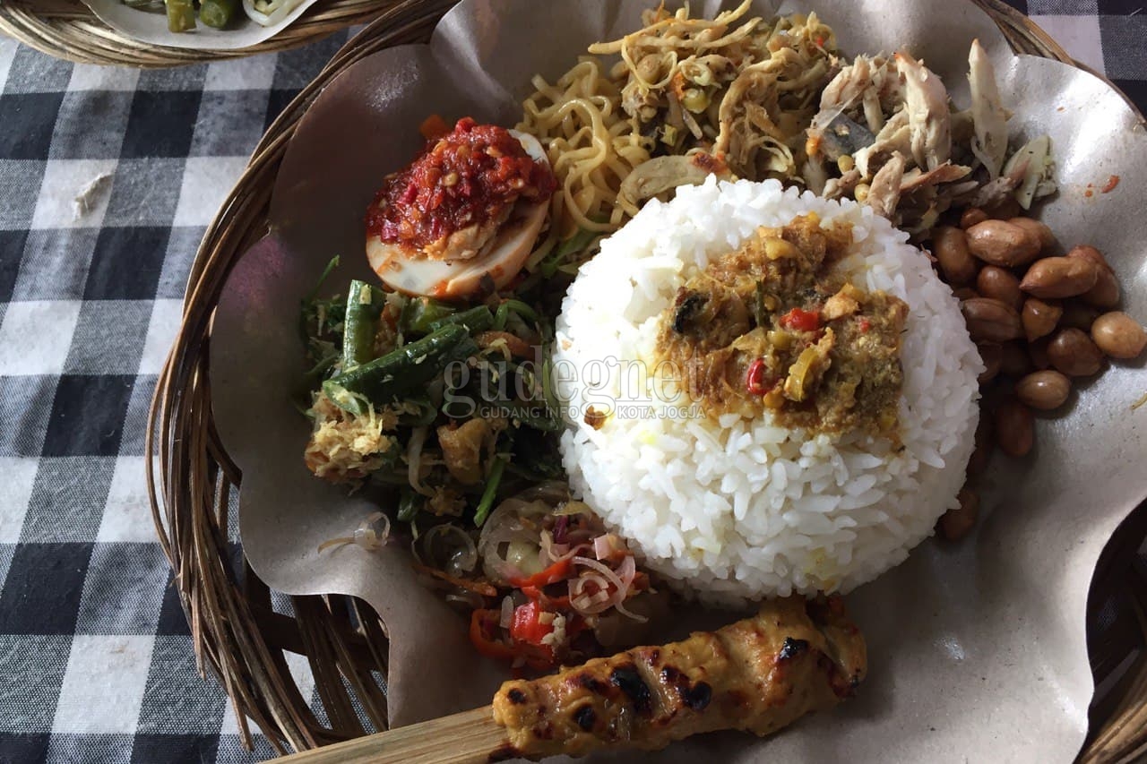 Menikmati Sajian Khas Bali di Warung Mai'nake Menikmati Sajian Khas Bali di Warung Mai'nake