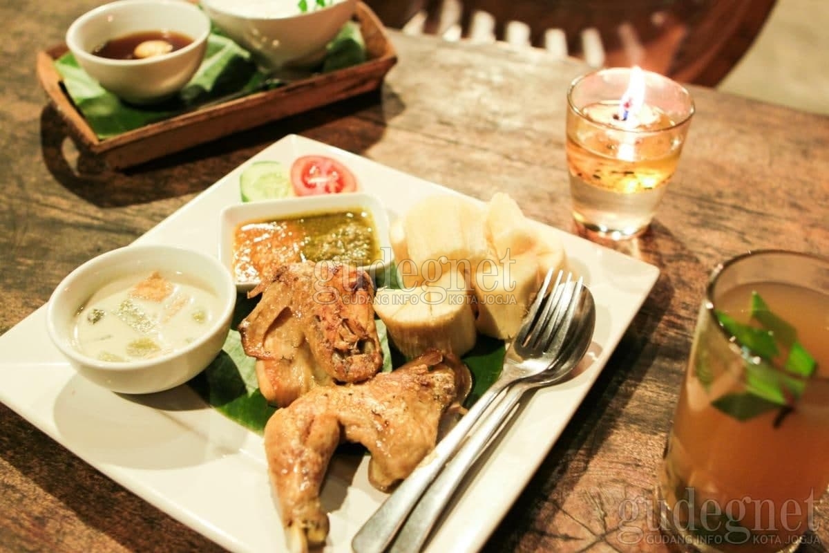 Rekomendasi Lima Resto dengan Suasana Tradisional Rekomendasi Lima Resto dengan Suasana Tradisional