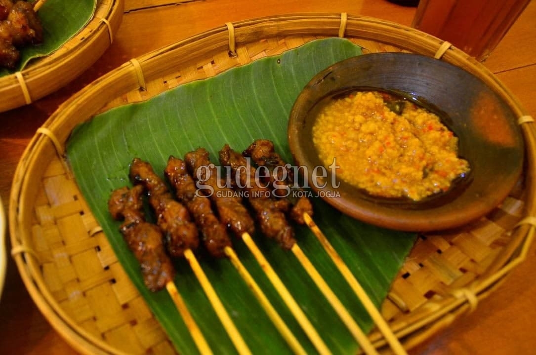 Empat Rekomendasi Sate, Ada Sate Sapi dan Sate Kuda Empat Rekomendasi Sate, Ada Sate Sapi dan Sate Kuda