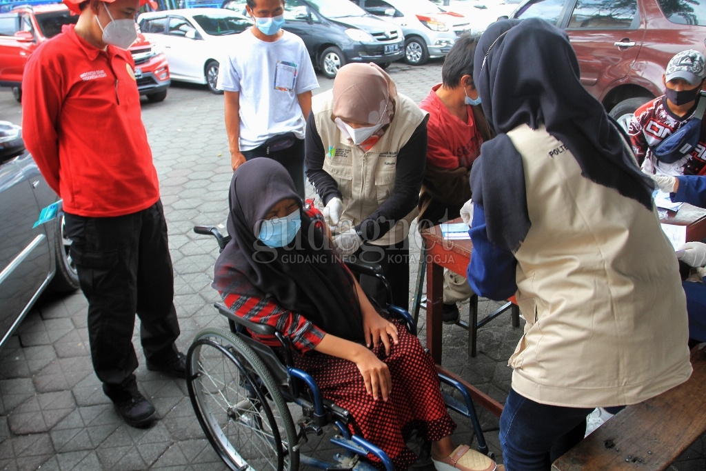 Wahyu Senang Akhirnya Bisa Vaksinasi Wahyu Senang Akhirnya Bisa Vaksinasi