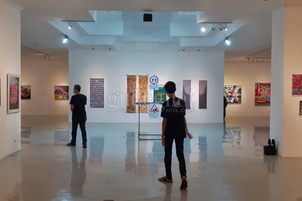 Puluhan Seniman Penyandang Disabilitas dari Berbagai Negara Berpameran Bareng Puluhan Seniman Penyandang Disabilitas dari Berbagai Negara Berpameran Bareng