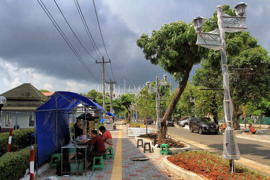 Masih Bisa Berjualan di Jalan Sam Ratulangi, PKL Jalan Sudirman Bersyukur Masih Bisa Berjualan di Jalan Sam Ratulangi, PKL Jalan Sudirman Bersyukur