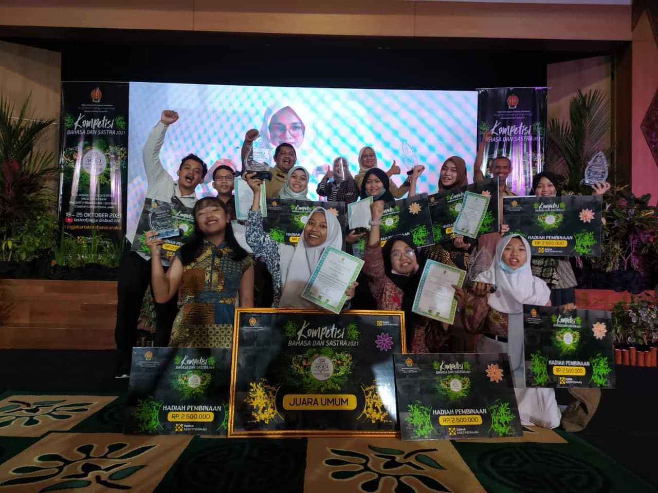 Kota Jogja Juarai Kompetisi Bahasa dan Sastra DIY 2021 Kota Jogja Juarai Kompetisi Bahasa dan Sastra DIY 2021