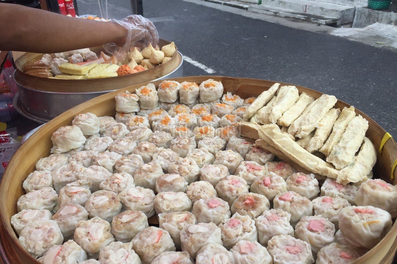 Ngemil Sore di Dimsum Si Ndut Ngemil Sore di Dimsum Si Ndut