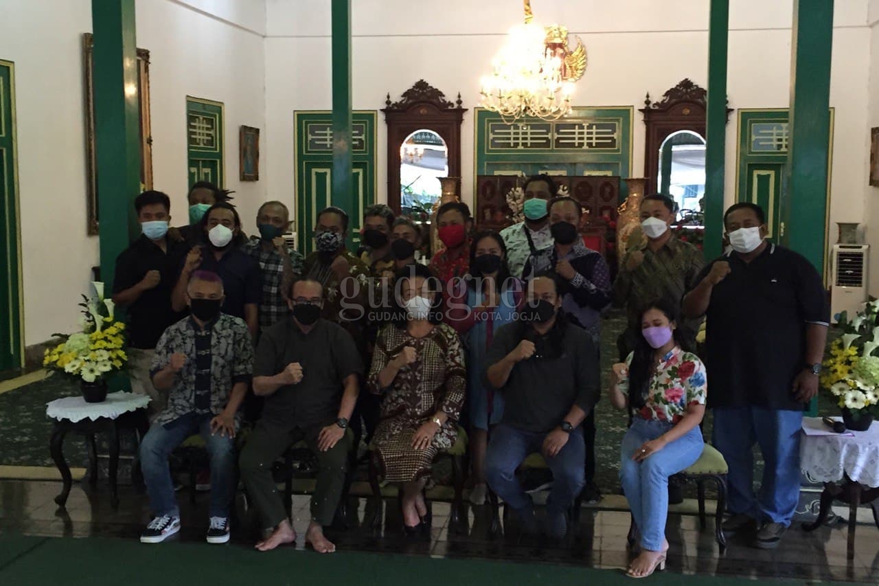 Musisi dan Seniman Jogja akan Tampil di Konser Amal 'Gendong Gandeng' Musisi dan Seniman Jogja akan Tampil di Konser Amal 'Gendong Gandeng'