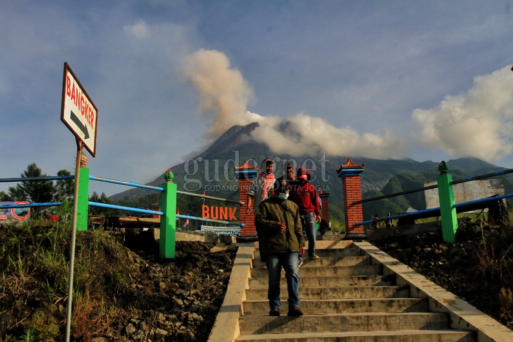 Merapi Alami 82 Kali Gempa Tektonik Merapi Alami 82 Kali Gempa Tektonik