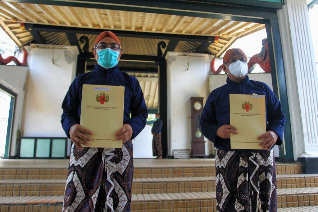 Bupati dan Wakil Bupati Bantul Resmi Menjadi Abdi Dalem Bupati dan Wakil Bupati Bantul Resmi Menjadi Abdi Dalem