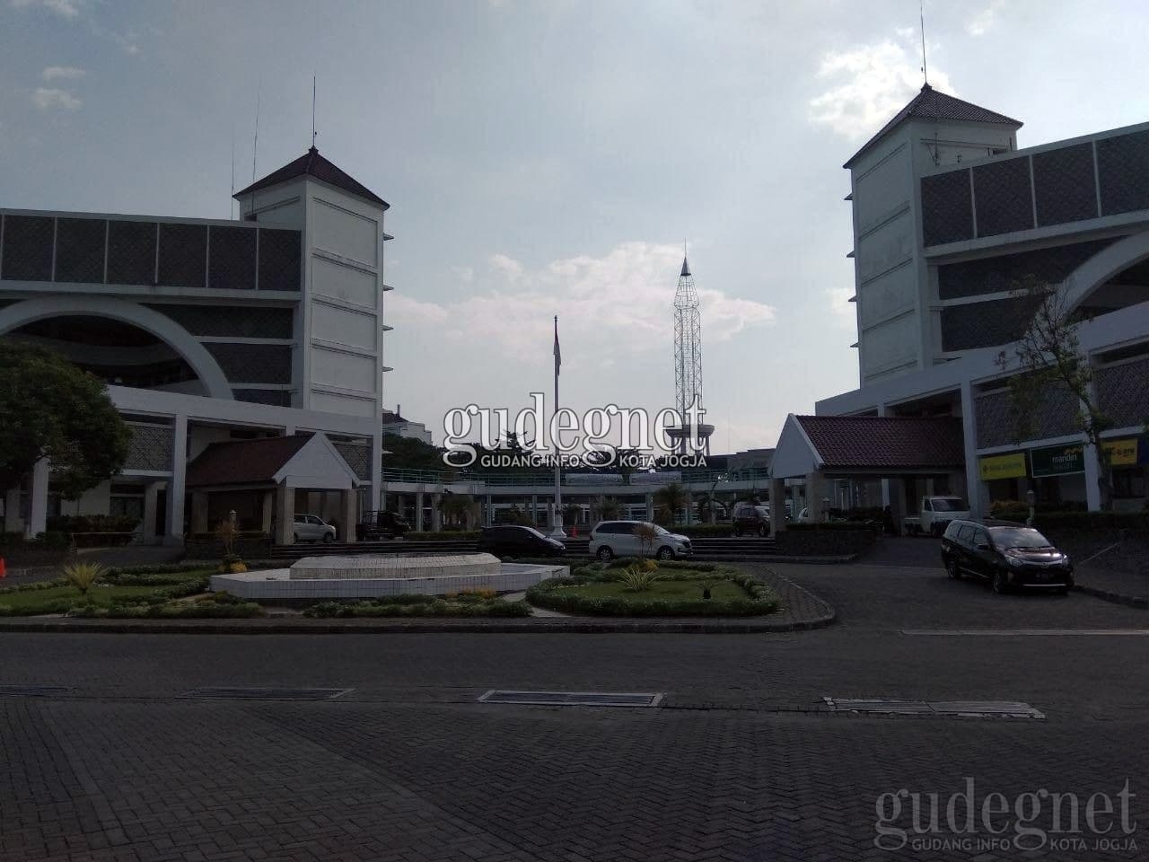 Racing Team UMY Raih Penghargaan dalam Kontes Mobil Hemat Energi Racing Team UMY Raih Penghargaan dalam Kontes Mobil Hemat Energi