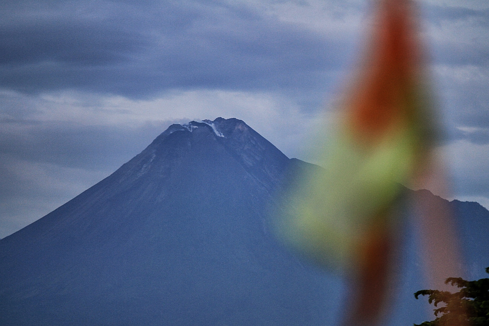 Dalam 1 Jam, Merapi Muntahkan Dua Kali Awan Panas Dalam 1 Jam, Merapi Muntahkan Dua Kali Awan Panas