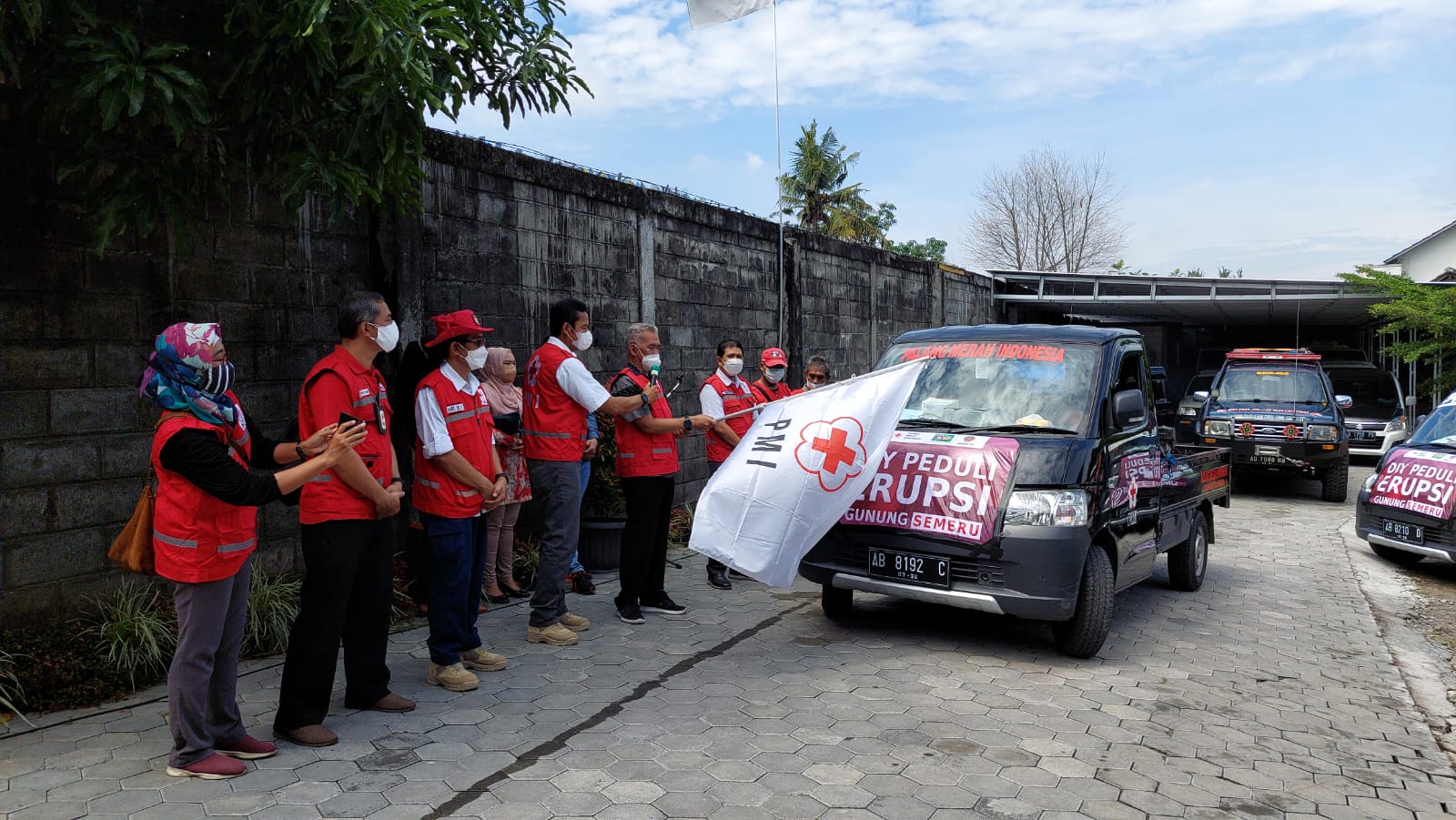 PMI dan Dinsos DIY Kirim Bantuan Untuk Bencana Gunung Semeru PMI dan Dinsos DIY Kirim Bantuan Untuk Bencana Gunung Semeru