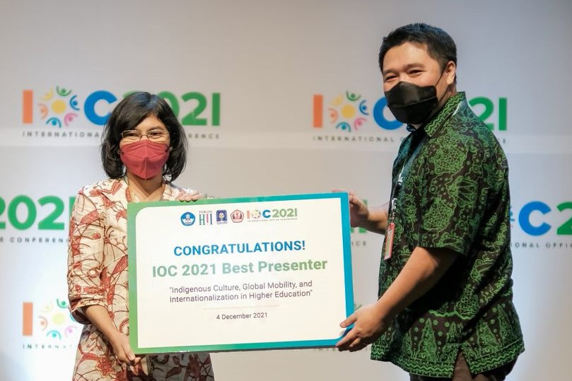 Dosen UKDW Raih Best Presenter dalam International Office Conference 2021 Dosen UKDW Raih Best Presenter dalam International Office Conference 2021
