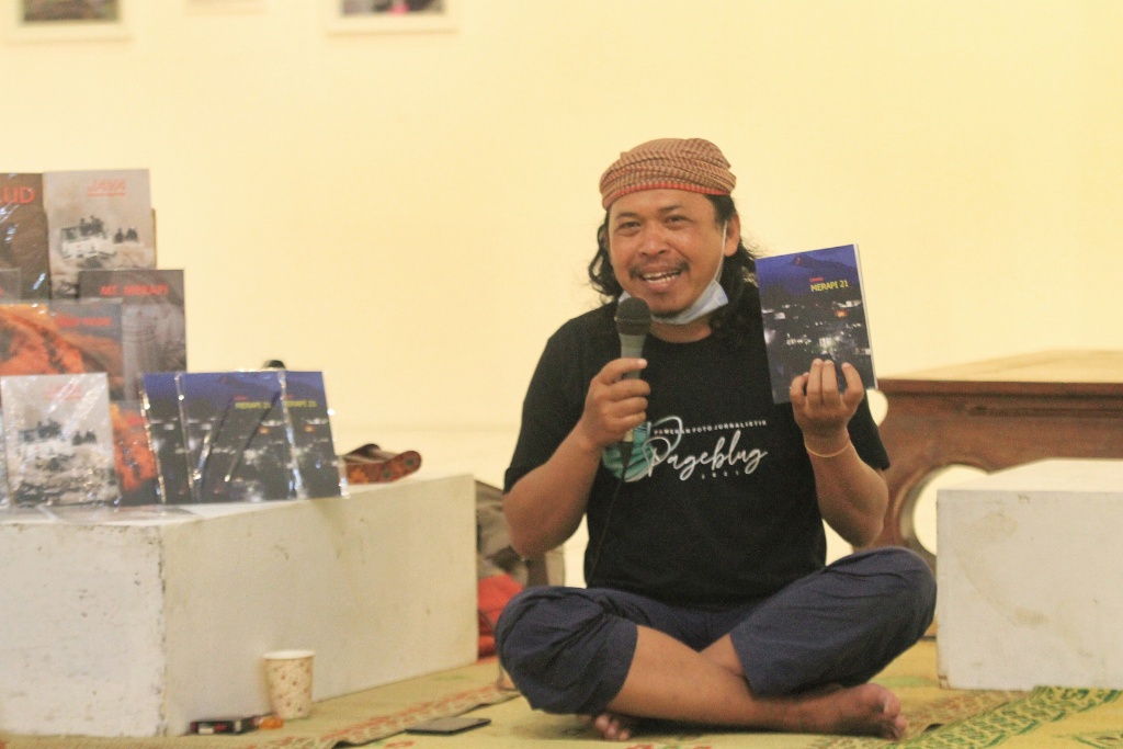 Boy T Harjanto Luncurkan Buku Foto 'Letusan Merapi 21' Boy T Harjanto Luncurkan Buku Foto 'Letusan Merapi 21'