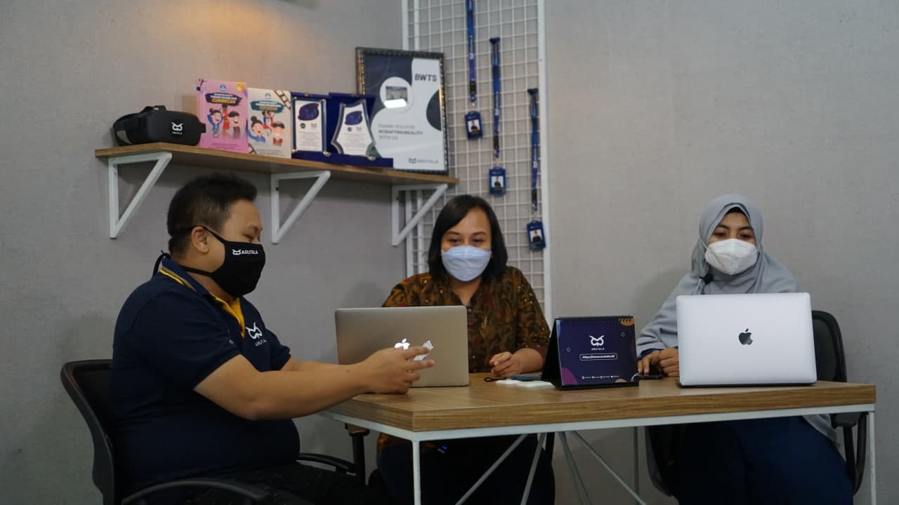 Mudahkan Mahasiswa Belajar Mandiri, FK-KMK UGM & Arutala Kembangkan Aplikasi VR Mudahkan Mahasiswa Belajar Mandiri, FK-KMK UGM & Arutala Kembangkan Aplikasi VR