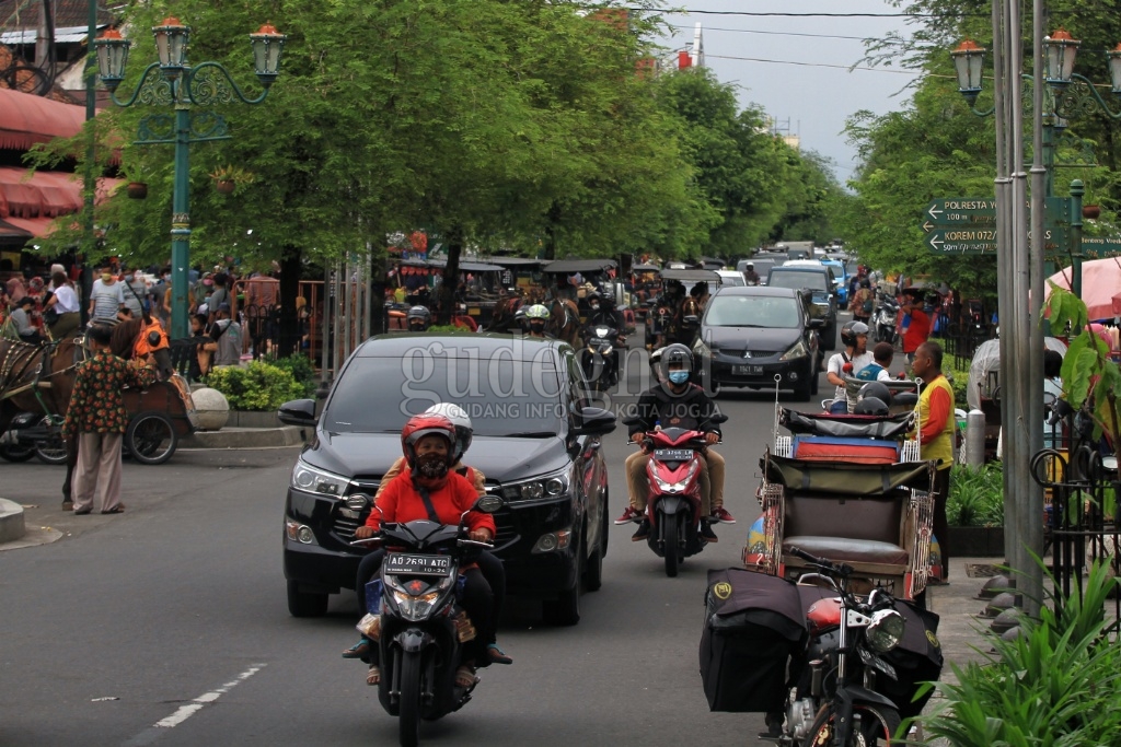 Malioboro Dibuka untuk Kendaraan pada Malam Tahun Baru Malioboro Dibuka untuk Kendaraan pada Malam Tahun Baru