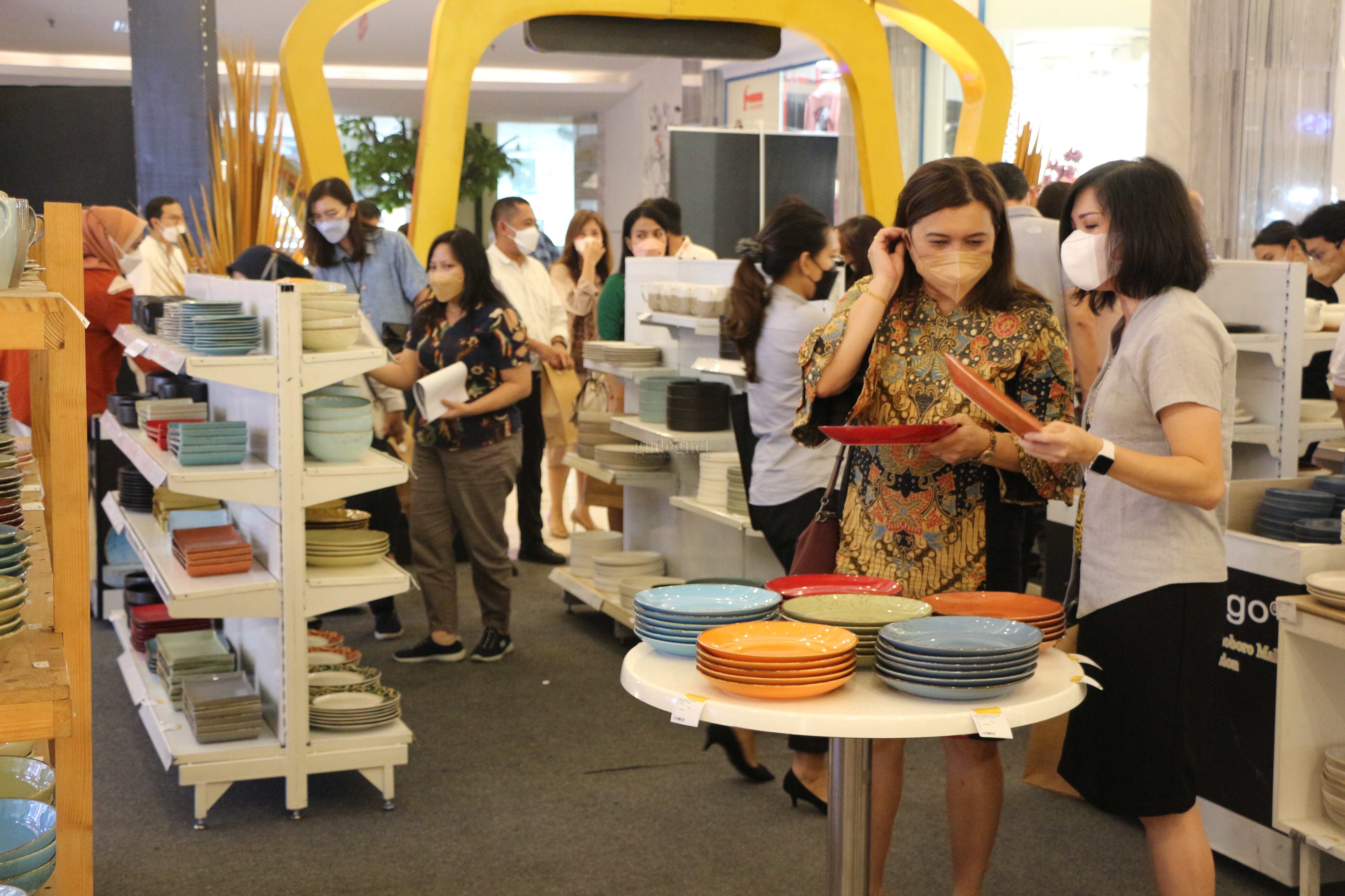 Sambut Nataru, Malioboro Mall Hadirkan Pameran Sango Ceramics Sambut Nataru, Malioboro Mall Hadirkan Pameran Sango Ceramics