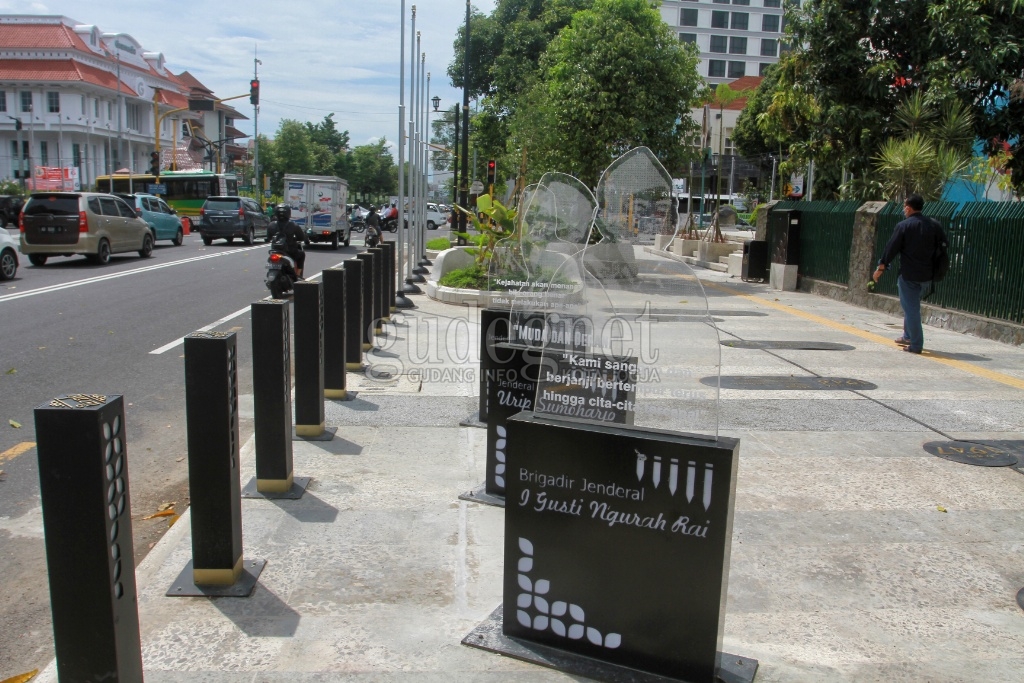 Pedestrian Sudirman Segmen Galeria-Gramedia Sudah Berfungsi Pedestrian Sudirman Segmen Galeria-Gramedia Sudah Berfungsi