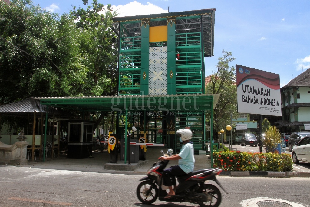 Parkir Motor Vertikal Balaikota Siap Dioperasikan Parkir Motor Vertikal Balaikota Siap Dioperasikan