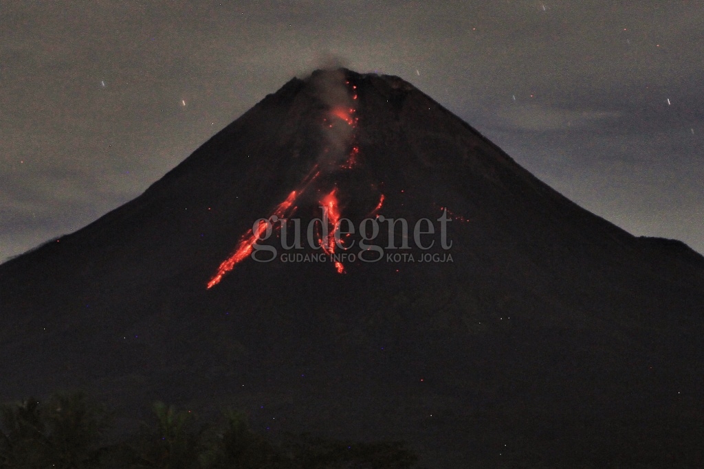 Tinggi Kubah Lava Barat Daya Gunung Merapi Meningkat Tinggi Kubah Lava Barat Daya Gunung Merapi Meningkat