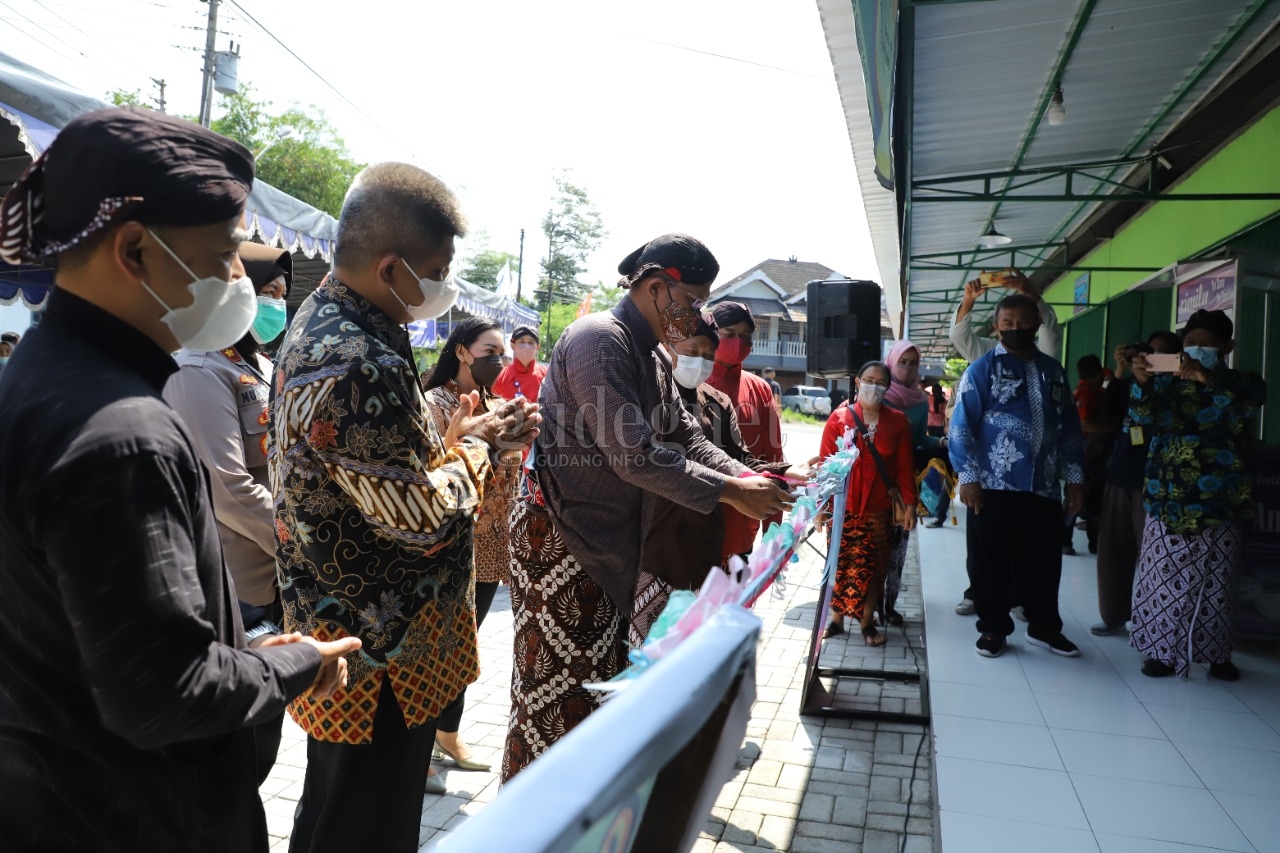 Wabup Sleman Resmikan Pasar Sompilan Wabup Sleman Resmikan Pasar Sompilan