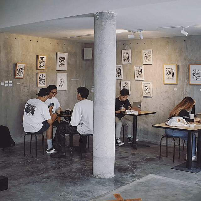 Menikmati Smoothie dan Karya Seni di Poison Menikmati Smoothie dan Karya Seni di Poison